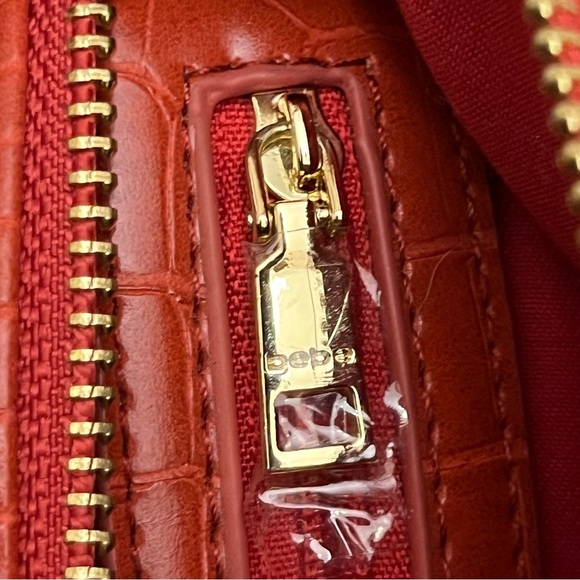 Women’s Bebe Handbag Belt bag Purse In Red Faux Crocodile Pattern Gold Hardware - Picture 11 of 13